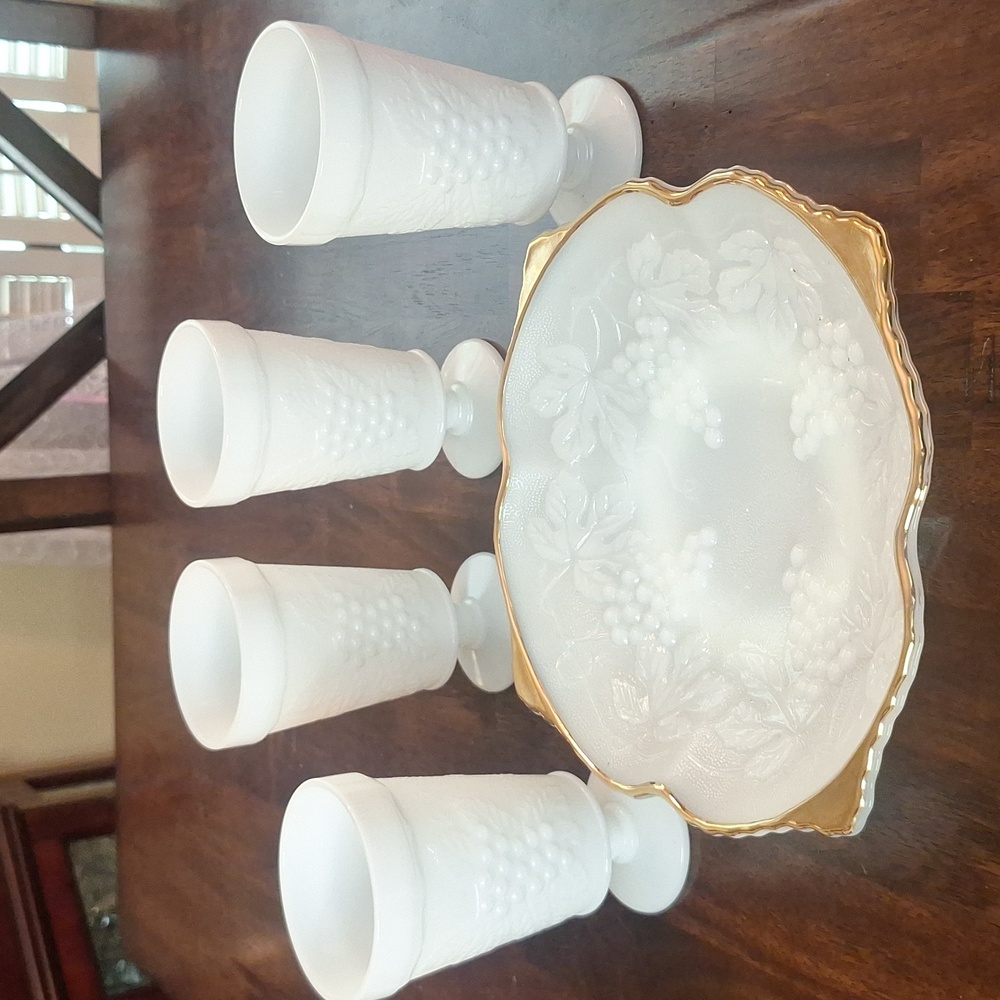 Vintage 4pc Milk Glass Goblet Set - Picture 2 of 7